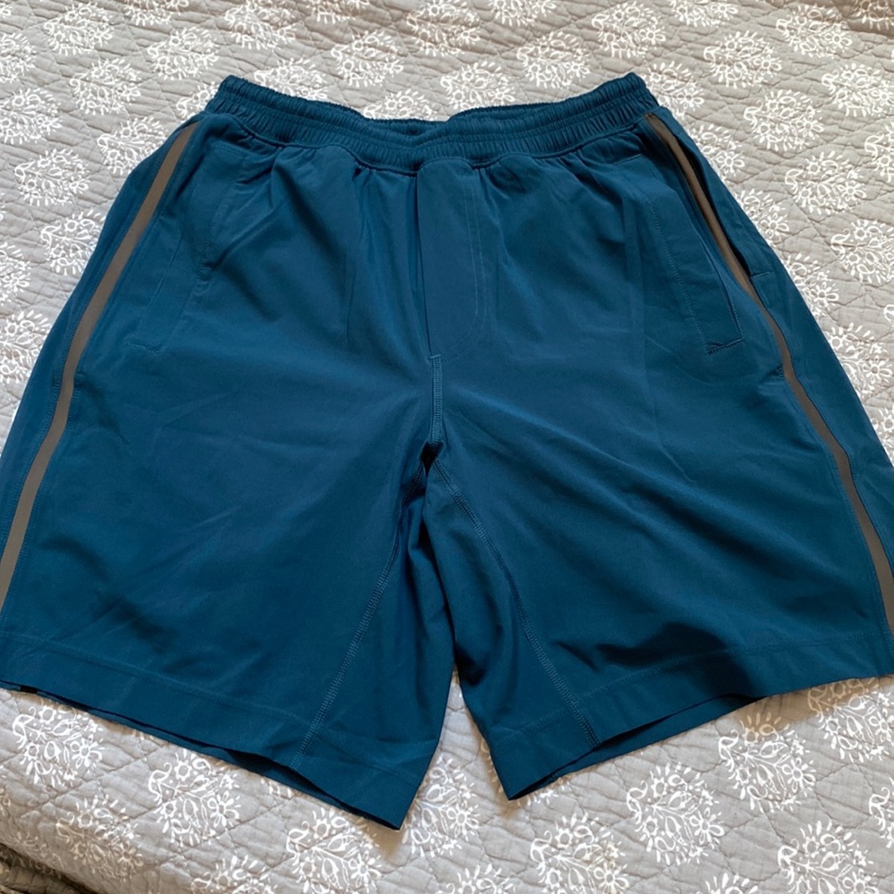 Lululemon Mens Shorts (L)